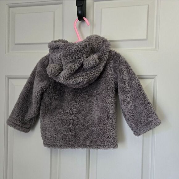 3/$20 Carter's Fluffy Jacket / Sweater Size 12m - Picture 4 of 4